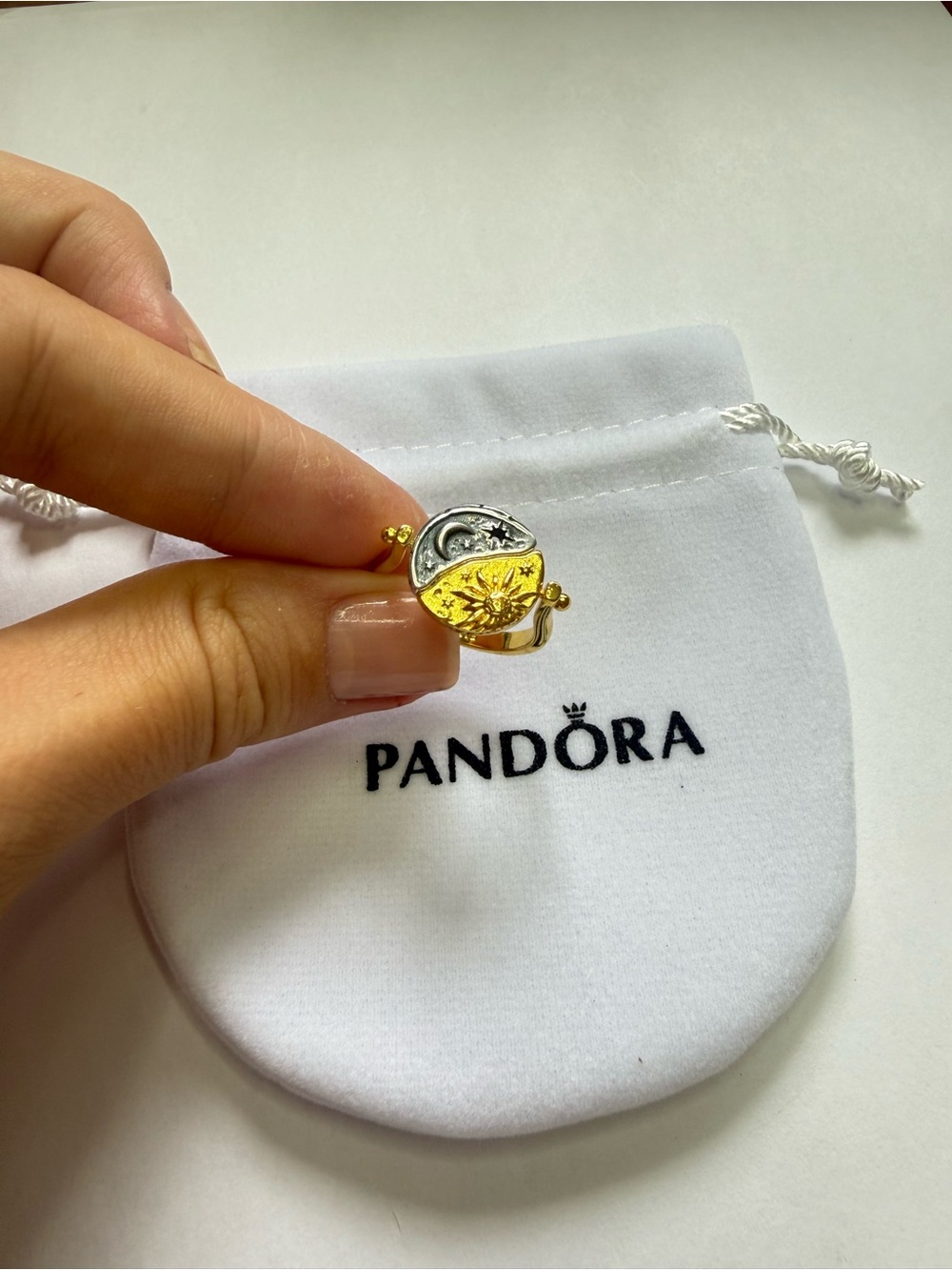 Pandora Sun & Moon Reversible Medallion Ring
Sterling silver, gold plating size7